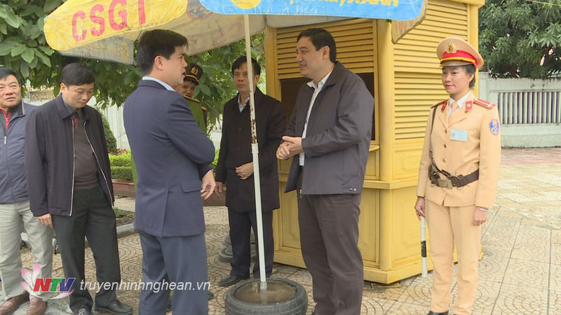 Bí thư Tỉnh ủy Nguyễn Đắc Vinh kiểm tra công tác đảm bảo ATGT tại nút Đăng Ký M.PG88 đường Trường Thi - Hồ Tùng Mậu - Phan Đăng Lưu.